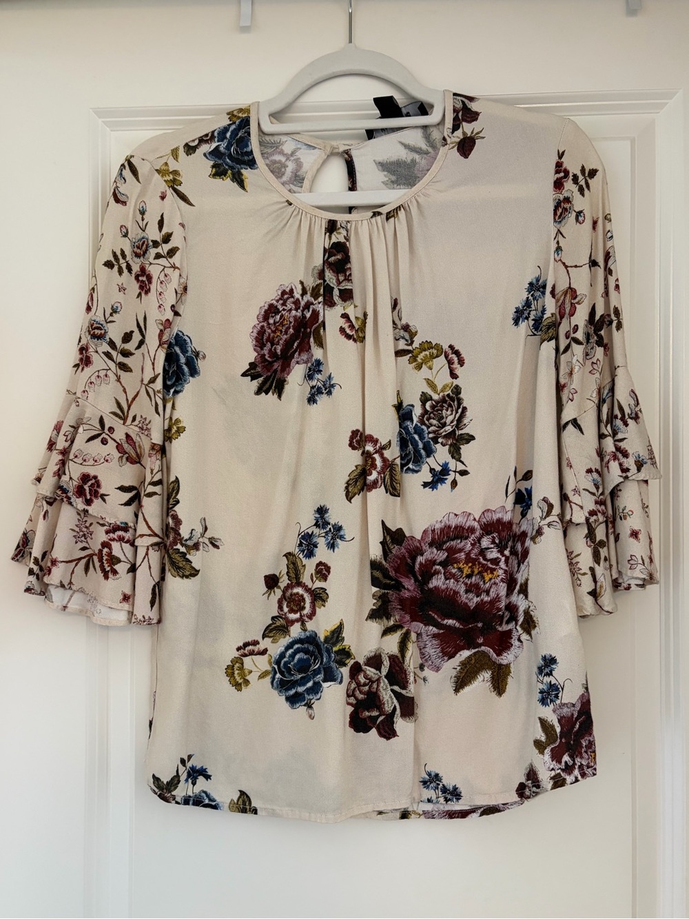 Karen Kane Cream Floral Ruffle-Sleeve Blouse